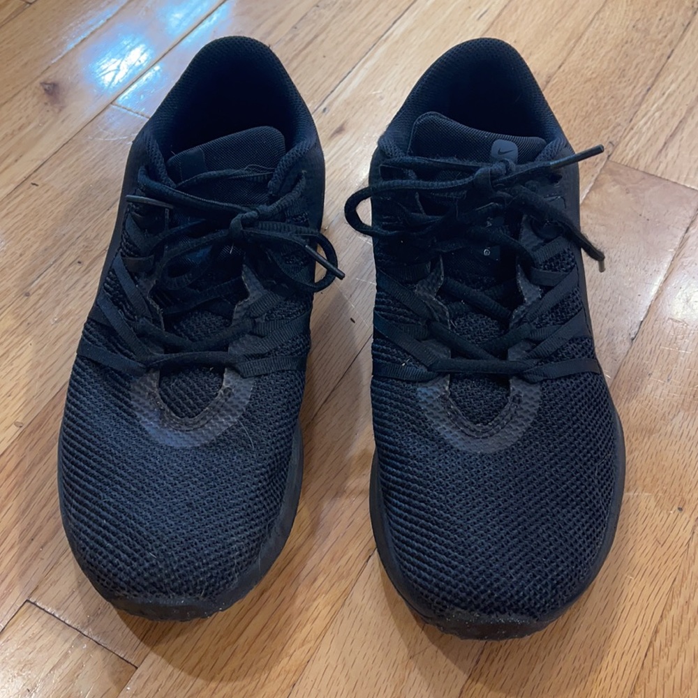Mens black Nike training shoes 8 41 - Picture 2 of 5
